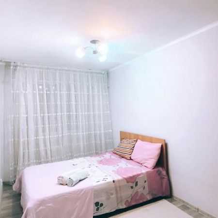 2 Комн Квартира На Новой Площади Almaty Exterior photo